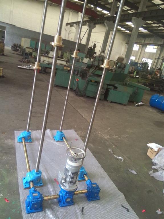 蝸（wō）輪升（shēng）降平台