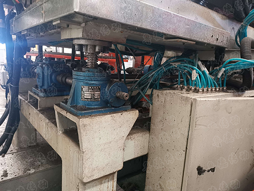 <strong>蝸輪絲杆升降機</strong>聯（lián）動平台