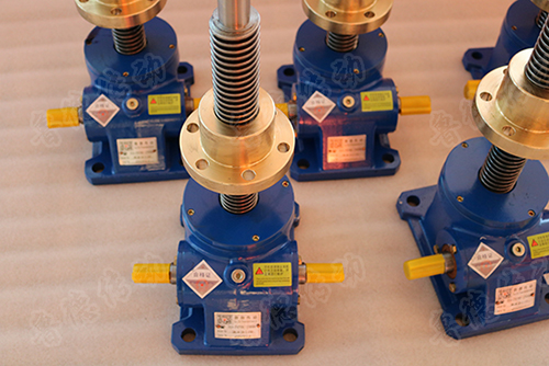 螺母運動<strong>蝸輪絲（sī）杆（gǎn）升降機</strong>